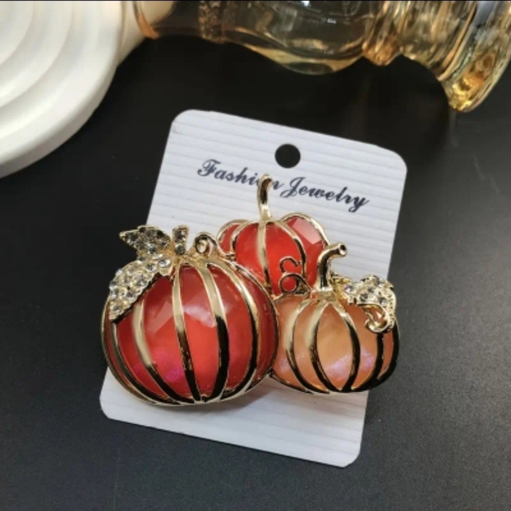 Elegant Gold Pumpkin Brooch. New!